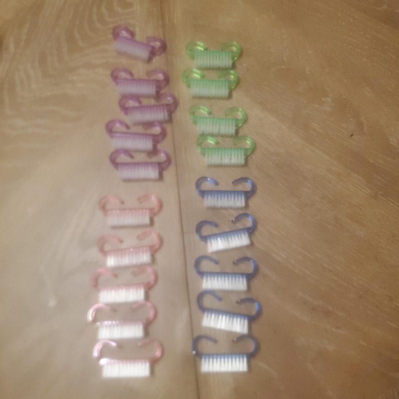 Cleaning nail art brushes with brush cleaner to prevent dust transfer