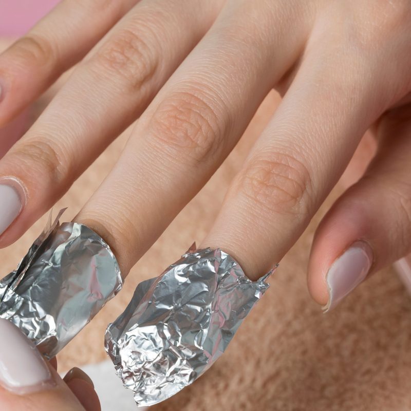 removing gelish polish with acetone soak and foil wrap