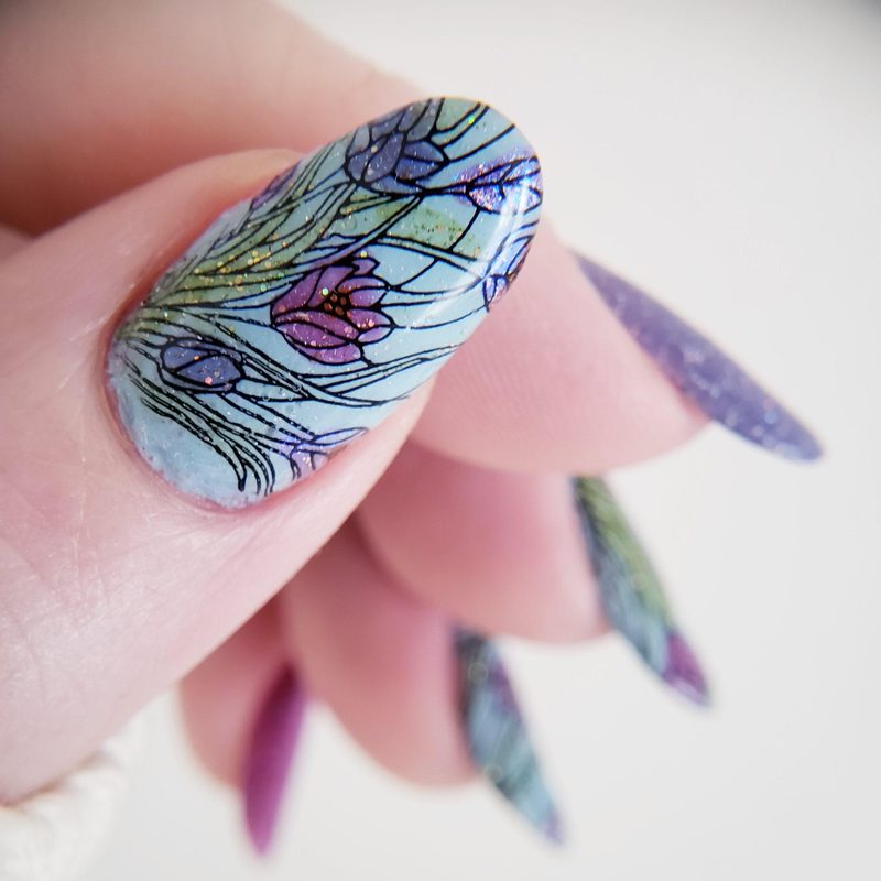 thin brush nail art