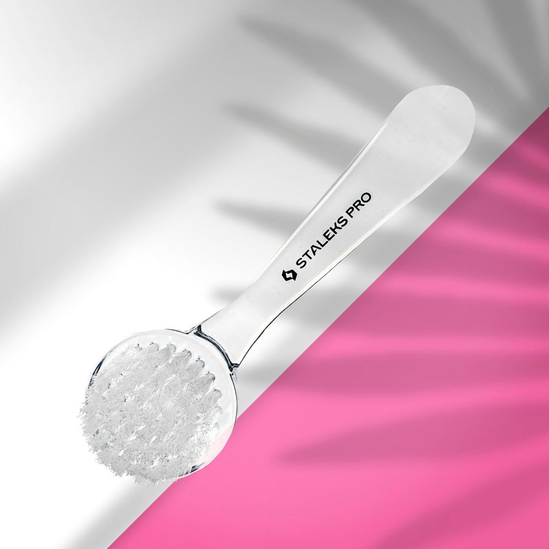 cleaning nail art brush with remover for tool maintenance