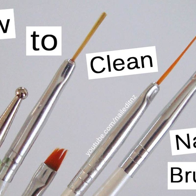 cleaning nail art paint brushes with brush cleaner for professional nail art