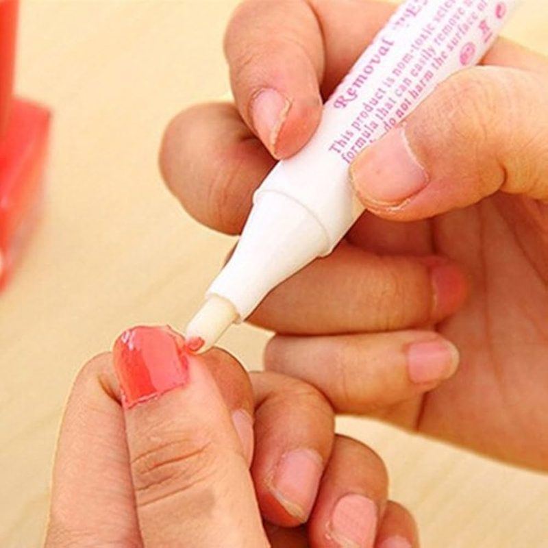 cleaning nail art pen tip with brush cleaner for nail art
