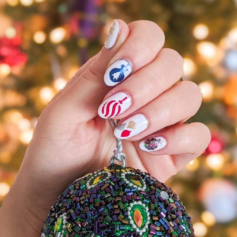 diy christmas glitter nail art with fine liner brush and glitter polish
