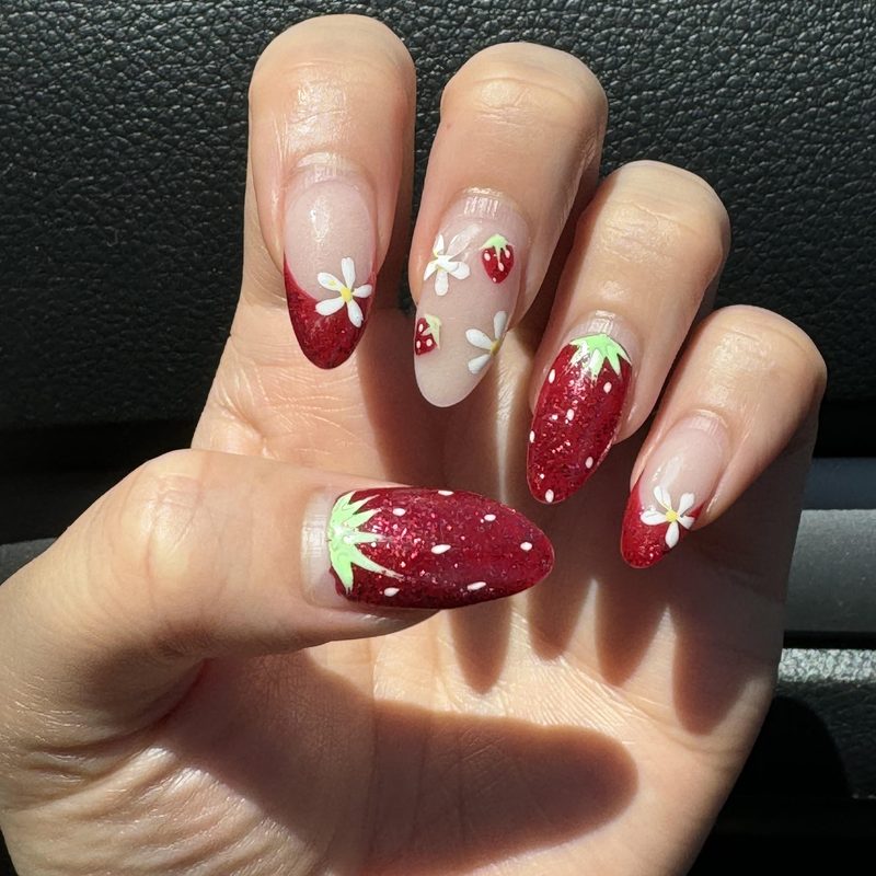 woman getting an affordable nail art accent nail at salon